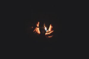Para Perokok di Dalam Ruangan Tertutup dan Ber-AC, Motivasinya Apa sih?