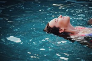 Derita Orang yang Nggak Bisa Berenang: Diejek dan Beraninya Bermain Air di Kolam Cetek