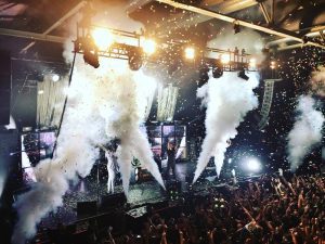 Kapan Ya Band Rock Dunia Jadi Guest Star di Acara Ulang Tahun Stasiun Televisi?