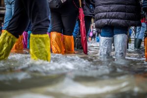 Musim Hujan dan Banjir Tiba, Berhenti Menyalahkan Sampah!