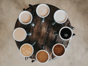 Dasar Snob, Beda Cara Minum Kopi Aja Jadi Masalah