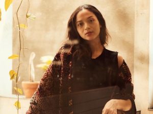 Tak Suka dengan Puisi Putri Marino? Ya, Jangan Baca!