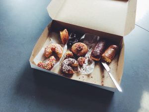 Menebak Kepribadian Sesorang dari Cara Mereka Memperlakukan Sampah Snack