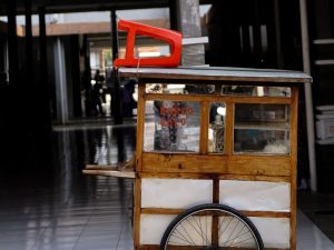 Alasan Saya Lebih Suka Bakso Warung daripada Bakso Restoran