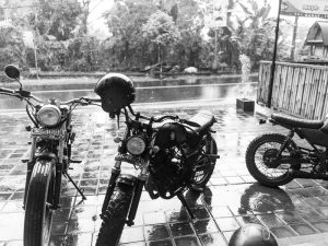 4 Spare Part Motor yang Sering Hilang Saat Sedang di Parkiran