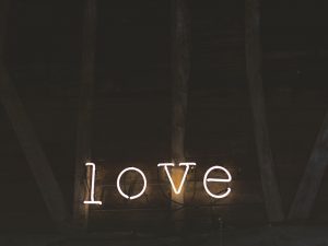 Perayaan Valentine Bukan Budaya Kita, Budaya Kita Adalah Berdebat Perihal Valentine