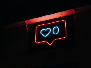 Mengapa Sebagian Orang Menolak Beri Like pada Foto Sendiri di Instagram?