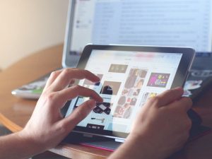 Jurnalisme Sensasional: Bikin Judul Click Bait, Ngutip Komentar Bukan Ahli, Ngurusin Urusan Orang