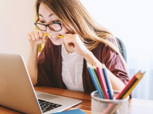 Wahai Bapak Ibu Dosen, Kenapa Sering Sekali Mengganti Jam Kuliah Online Sih?