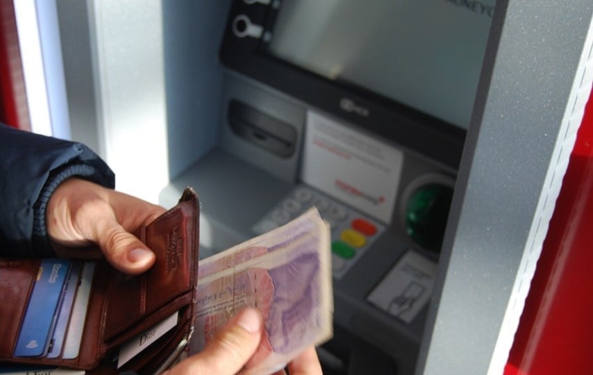 Panik Pas ATM Tertelan Bisa Berujung Kena Penipuan