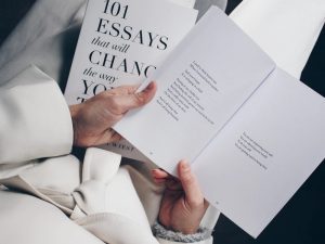 Ketika Apa yang Kita Beli Menentukan Kasta Kita, Saatnya Belajar Filsafat Baudrillard!