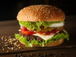 Emotional Eating: Menjadikan Makan sebagai Pelarian Stres Itu Tidak Baik