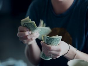 Saya Gen Z dan Bukan Bagian dari Generasi Cashless Society