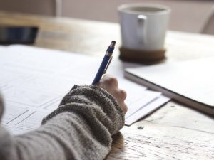 Derita Orang dengan Tulisan Tangan Jelek yang Mungkin Tak Pernah Kamu Tahu