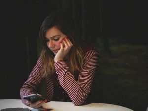 Beda Karakter Orang yang Menyebut Dirinya “Aku/Saya/Gue” Pas Chattingan