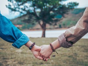 Rasanya Punya Mantan yang Menikah dengan Sahabat Sendiri