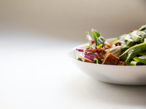 Bagi Saya, Makan Rujak Cingur Pakai Nasi Itu Sungguh Aneh!