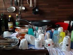 Lelaki Kerja Domestik Asal-asalan Dipuji, Perempuan Kerja Domestik Tiap Hari Dikritik Terus