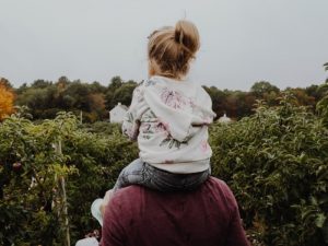 Sebagai Anak Tengah, Saya Muak pada Glorifikasi Sulung dan Bungsu