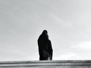 Pengalaman Saya Pakai Jilbab Lebar: Dianggap Sok Suci Sampai Paling Tahu Agama