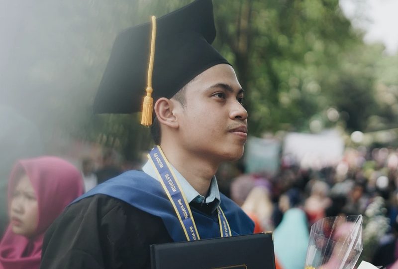 3 Jenis Orang yang Paling Bahagia dengan Adanya Wisuda Online – Terminal  Mojok