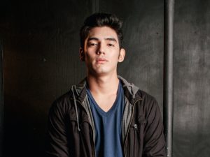 Untung Rugi Bergaul dengan Orang yang Lebih Good looking
