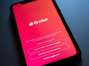 Kenapa sih kok Harus Malu Kalo Kepergok Main Tinder?