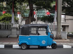 Melihat Kehidupan Masyarakat Miskin Kota Melalui Sitkom Bajaj Bajuri
