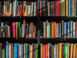 Begini Rasanya Menjaga Perpustakaan Sekolah sampai Tengah Malam