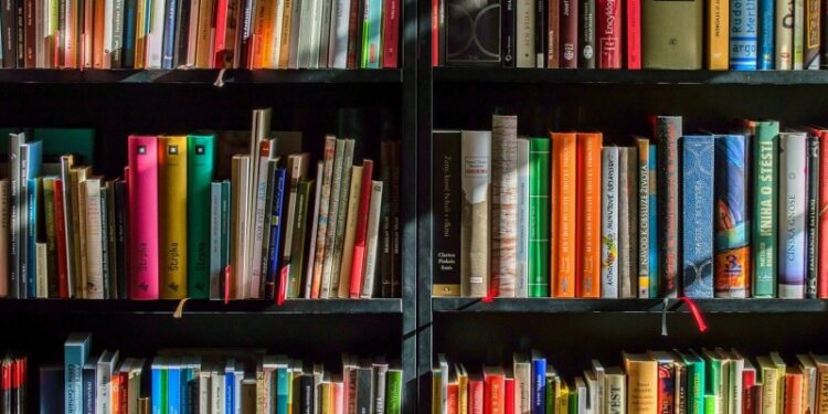 Begini Rasanya Menjaga Perpustakaan Sekolah sampai Tengah Malam