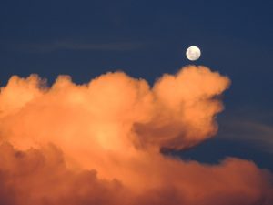Menguji Mukjizat Nabi Muhammad Saw., Bulan Terbelah di Langit Mekkah