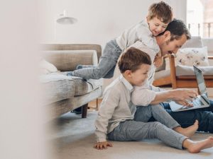 Kuliah Online S-2 Jungkir Balik? Boleh Coba Kuliah Online S-2 Sambil Ngasuh Anak