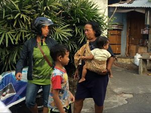 Solusi ‘Gerakan Menengok Tetangga’ bagi Warga Kompleks yang Biasa Diem di Rumah Bae