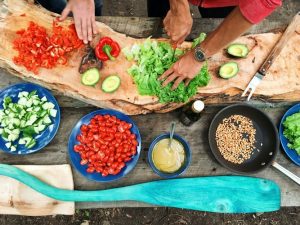 Ngatur-ngatur Orang yang Lagi Masak Itu Hal yang Paling Nyebelin Sedunia