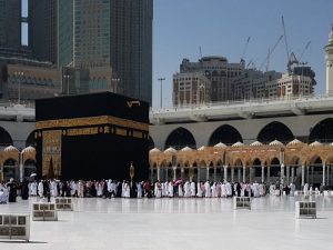 Kalau Ada Gelar Pak Haji, Kenapa Tidak Ada Gelar Pak Salat, Pak Puasa, atau Pak Zakat?