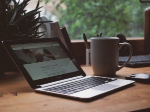 Perkenalkan Profesi Copywriter: Penyihir Kata-kata yang Membuatmu Ketagihan Belanja