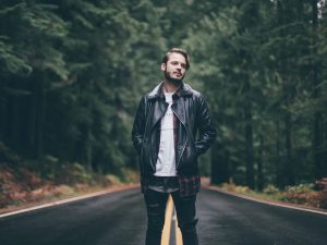 Jenis-jenis Jaket yang Sesuai dengan Genre Musik Pemakainya