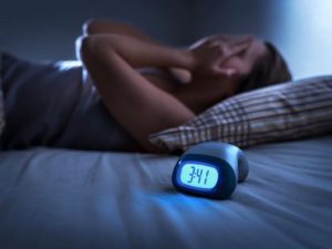 4 Tips Menghindari Overthinking Saat Malam Tiba