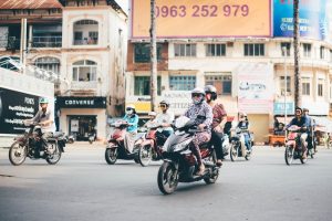 5 Gaya Bonceng Motor yang Nggak Ada Akhlak