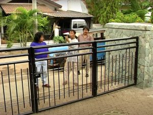Si Doel Anak Sekolahan Episode 25, Musim 2: Sarah Rindu tapi Doel Sinis Melulu