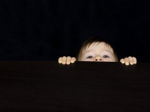 5 Penderitaan Punya Wajah Awet Muda, Dari Dianggap Memalsukan SIM Sampai Dicap “Anak Kecil Punya Anak”