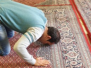 Benarkah Islam Adalah Agama Paling Benar ketika Banyak Muslim Justru Tidak Terlihat Islam?