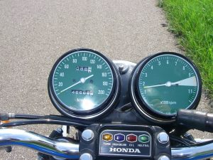 Honda CB 100: Motor Persahabatan yang Selalu Bikin Rindu