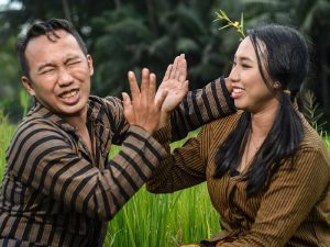 Bahasa Jawa Krama Inggil Membuat Penuturnya Tidak Bisa Marah