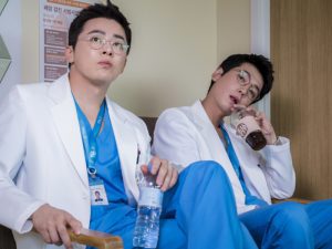 Hospital Playlist: Belajar Mencintai Diri Sendiri dan Orang Lain