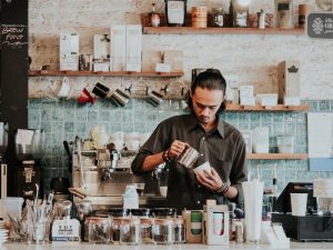 Kedai Kopi Ramai tapi Penjualannya Minim, Kok Bisa? Ya Bisa dong
