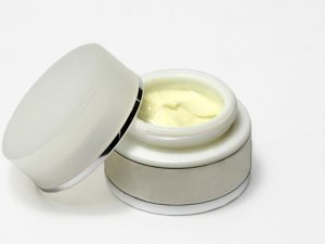Krim Abal-abal: Murah, Beda, dan Berbahaya