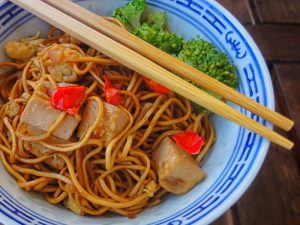Makan Mie Ayam Itu Harus Pakai Sumpit. Titik!