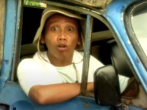 Si Doel Anak Sekolahan Episode 43, Musim 3: Waduh, Mandra Digebukin Suruhan Roy!
