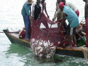 Getirnya Memancing di Bekas Pengeboran Minyak, Kena Prank Ikan hingga Badai Mengerikan